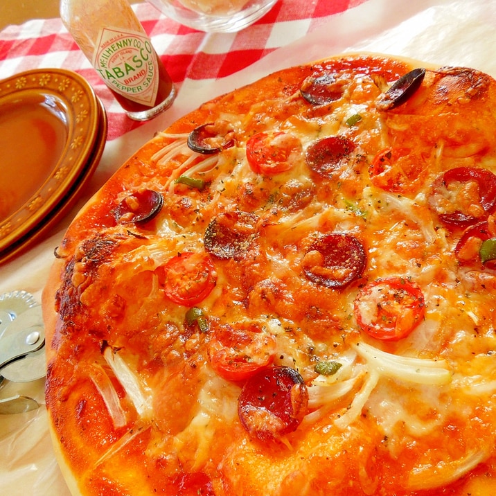 ジューシー♪ミニトマトとサラミのピザ